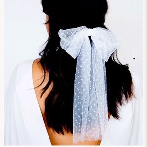 🔮Buy2Get1Free🔮 THE BOW BARRETTE KRISTIN ESS new, never worn.